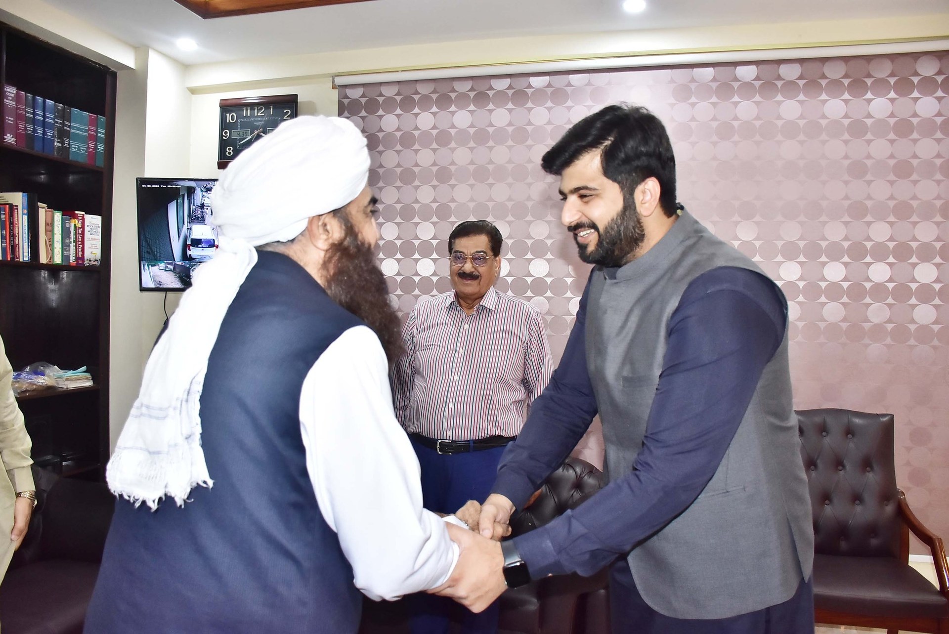 Mr. Qasim Mehmood Sadhra, Chairman Pakistan Gloves Manufacturers & Exporters Association held a meeting with Mr. Hamid Khalid Latif, CEO of Tti Testing Laboratories, at the PGMEA office. During the meeting, a memorandum of understanding (MOU) between the Cleaner Production Center (CPC) and TTI Testing Laboratory was renewed. The event was attended by members of the Executive Committee as well as Former Chairmen of the Pakistan Gloves Manufacturers & Exporters Association.